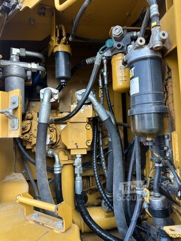 Chain excavator CATERPILLAR 325 FL CR / Gummipads