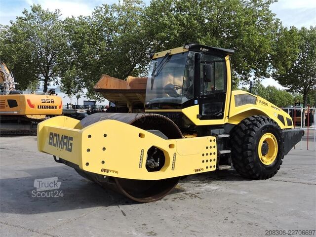 Walec jednobębnowy BOMAG BW226