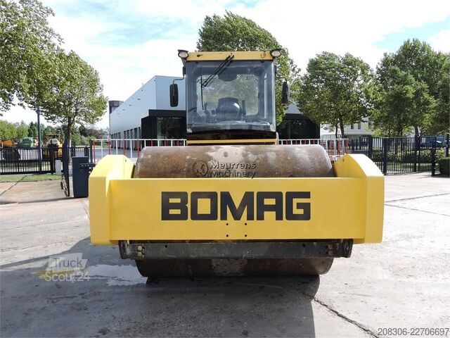 Walec jednobębnowy BOMAG BW226