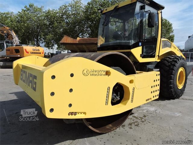 Walec jednobębnowy BOMAG BW226
