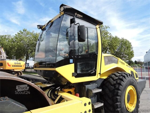 Walec jednobębnowy BOMAG BW226