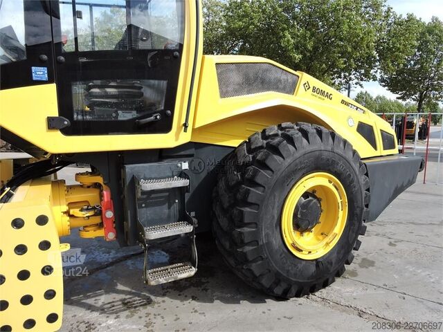 Walec jednobębnowy BOMAG BW226