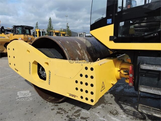 Walec jednobębnowy BOMAG BW226
