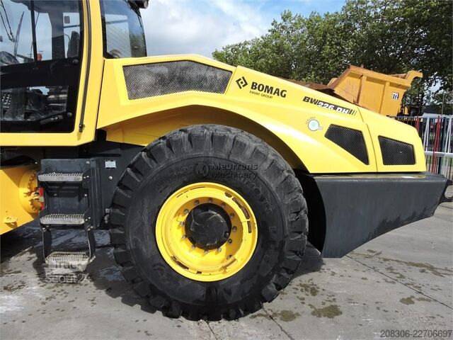 Walec jednobębnowy BOMAG BW226