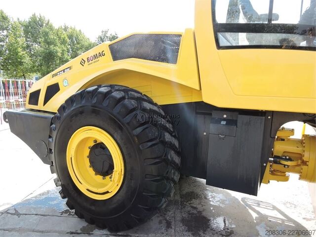 Walec jednobębnowy BOMAG BW226