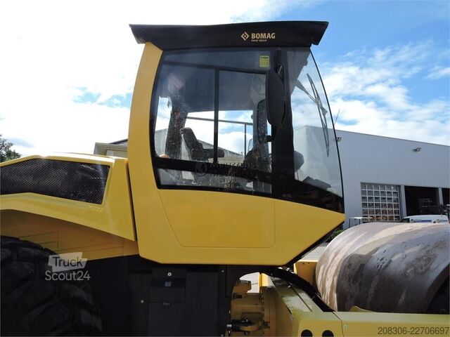 Walec jednobębnowy BOMAG BW226