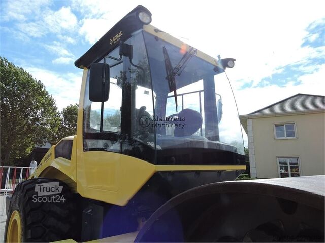 Walec jednobębnowy BOMAG BW226