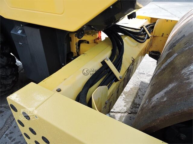 Walec jednobębnowy BOMAG BW226