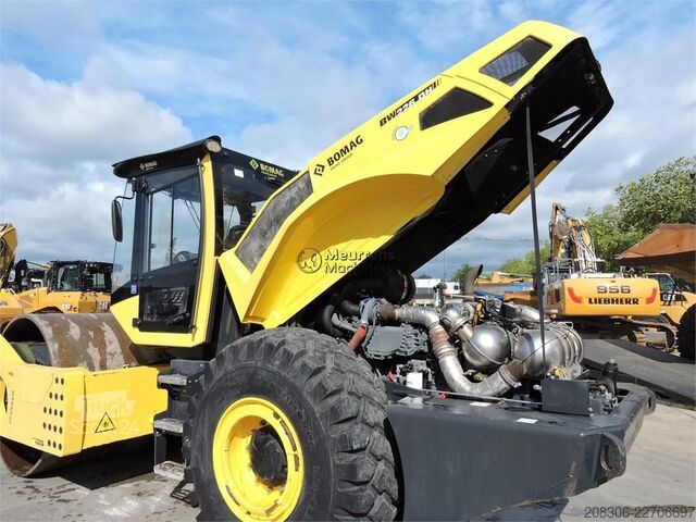 Walec jednobębnowy BOMAG BW226
