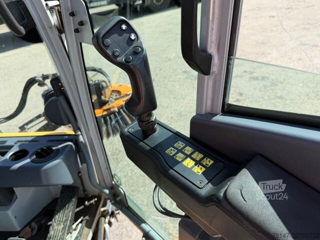 Aangepaste bestelwagen Bucher CityCat 2020 Euro 6 Klima 3x Besen Wasser