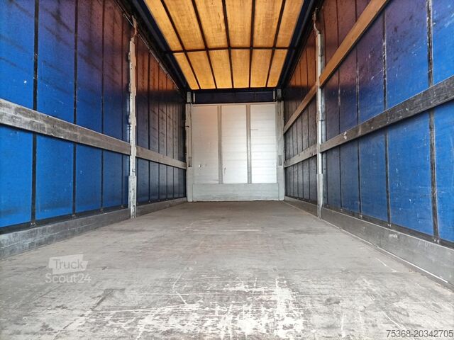 Lastbil med lad og presenning Iveco EUROCARGO 120-250