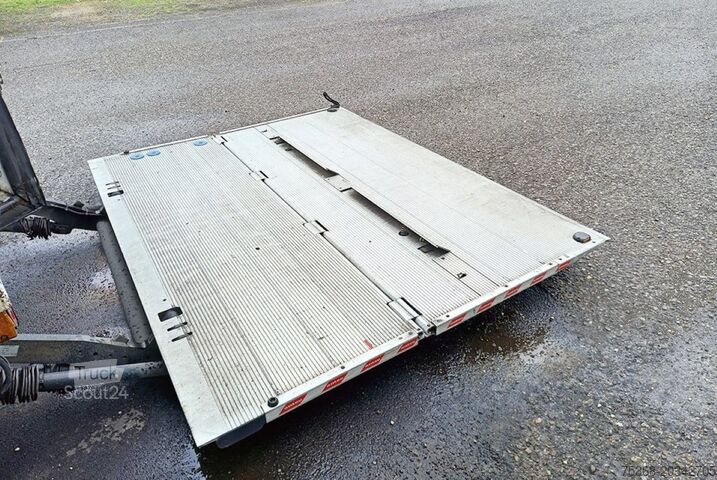 Lastbil med lad og presenning Iveco EUROCARGO 120-250