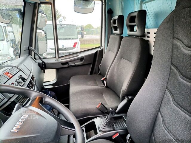 φορτηγό με επίπεδη επιφάνεια και μουσαμά Iveco EUROCARGO 120-250