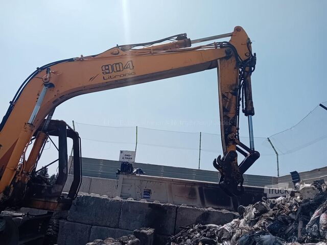 Excavadora sobre neumáticos Liebherr A904 Litronic