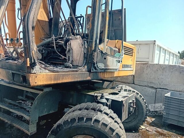 Excavadora sobre neumáticos Liebherr A904 Litronic