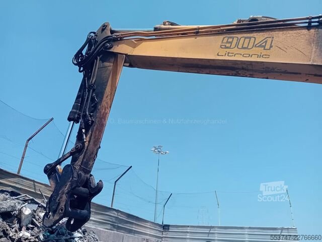 Excavadora sobre neumáticos Liebherr A904 Litronic