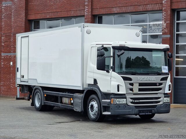 Walizka Scania P250 4x2 - Box with sidedoors - Zepro loadlift ...