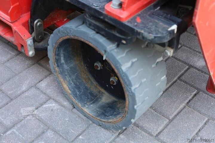 Scissor lift Holland Lift Ecostar HL-9710 Electric, 12m Working Height, 325k