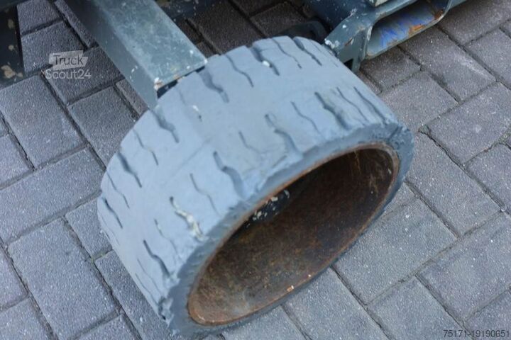 Scissor lift Holland Lift Ecostar HL-9714 Electric, 12m Working Height, 325k