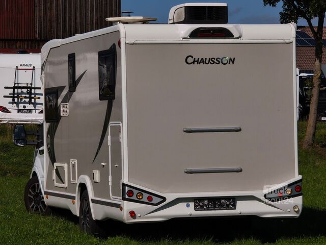 Poluintegrisani kamper CHAUSSON titanium 767 GA Automatik, Hubbett und Längsbett
