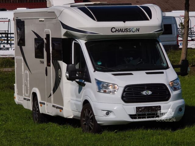 Poluintegrisani kamper CHAUSSON titanium 767 GA Automatik, Hubbett und Längsbett
