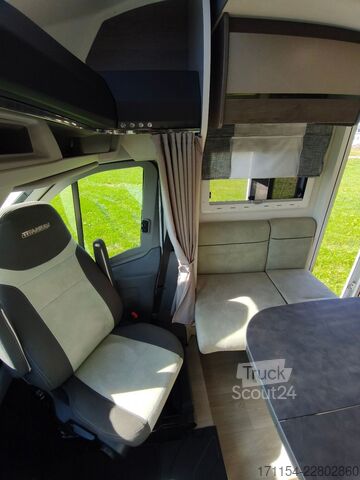 Poluintegrisani kamper CHAUSSON titanium 767 GA Automatik, Hubbett und Längsbett