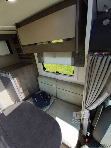 Poluintegrisani kamper CHAUSSON titanium 767 GA Automatik, Hubbett und Längsbett