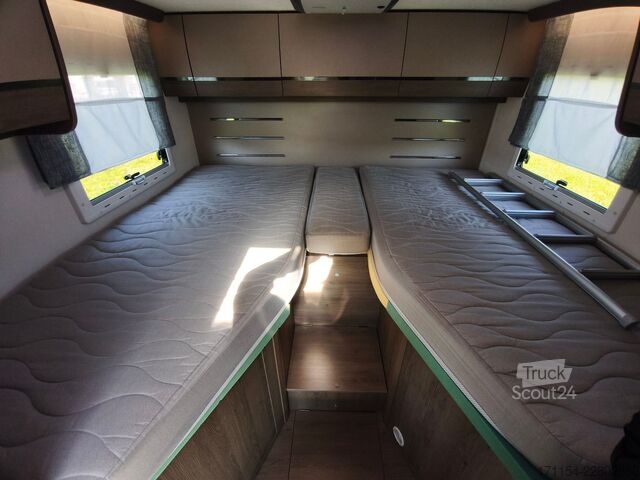 Poluintegrisani kamper CHAUSSON titanium 767 GA Automatik, Hubbett und Längsbett