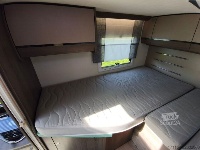 Poluintegrisani kamper CHAUSSON titanium 767 GA Automatik, Hubbett und Längsbett