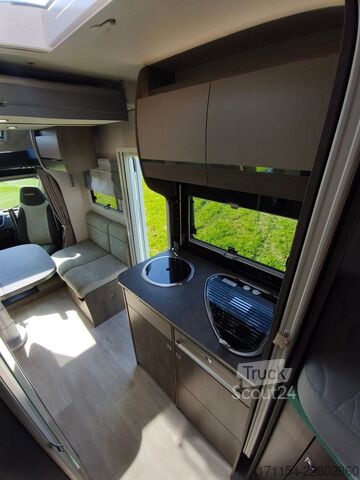 Poluintegrisani kamper CHAUSSON titanium 767 GA Automatik, Hubbett und Längsbett
