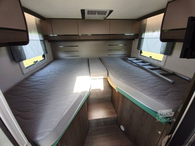 Poluintegrisani kamper CHAUSSON titanium 767 GA Automatik, Hubbett und Längsbett
