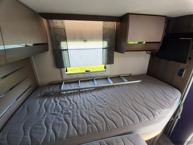 Poluintegrisani kamper CHAUSSON titanium 767 GA Automatik, Hubbett und Längsbett