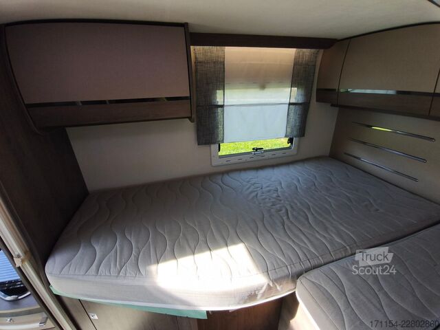 Poluintegrisani kamper CHAUSSON titanium 767 GA Automatik, Hubbett und Längsbett