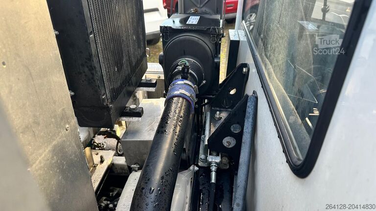 Sací vozík Aebi MT750