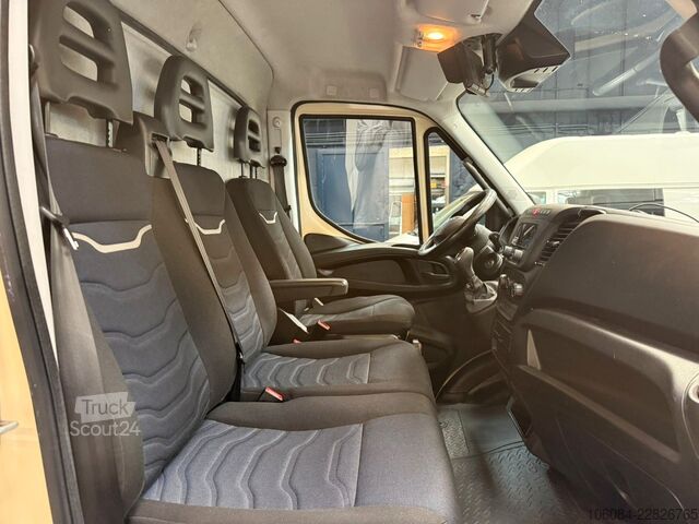 Camion de boissons IVECO Daily 72-210 Getränkeaufbau AUTOM. AC R-CAM AHK