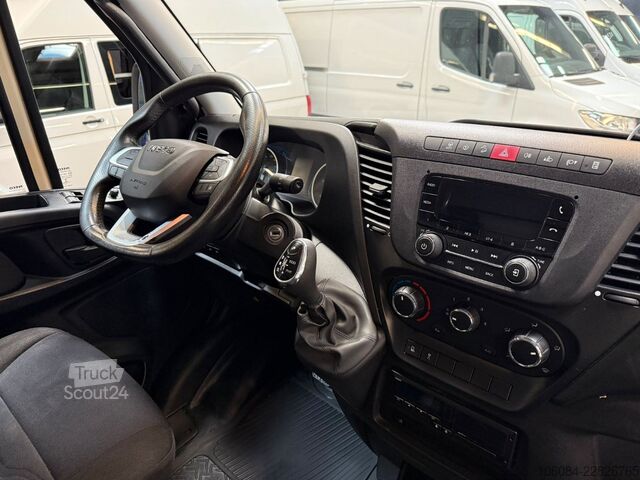 Camion de boissons IVECO Daily 72-210 Getränkeaufbau AUTOM. AC R-CAM AHK