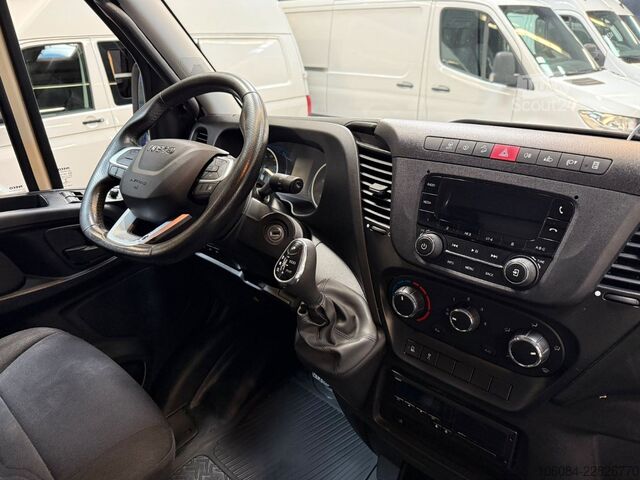 Camion bâché IVECO Daily 72-210 Getränkeaufbau AUTOM. AC R-CAM AHK