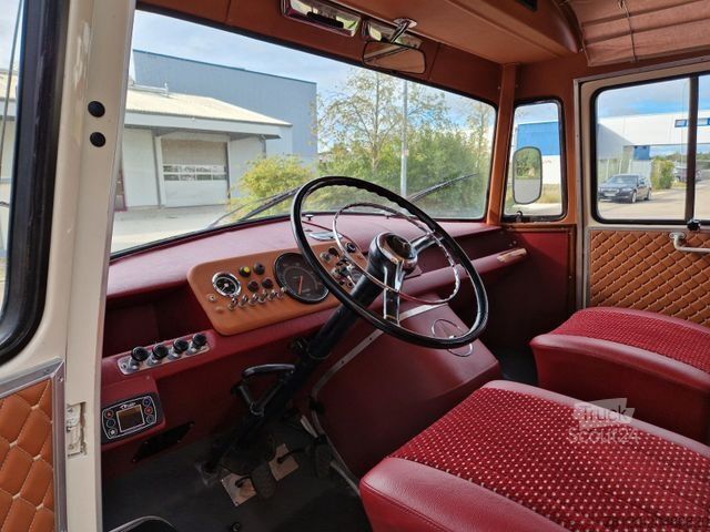 Minibüs MERCEDES-BENZ Vorgänger Sprinter O 319 Samba mit Faltdach AC