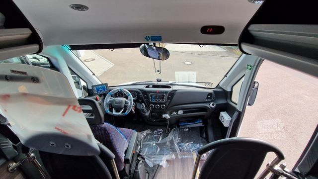 Minibus IVECO Daily 70 Vorlauffahrzeug Ferqui Sunrise 2,5 m B