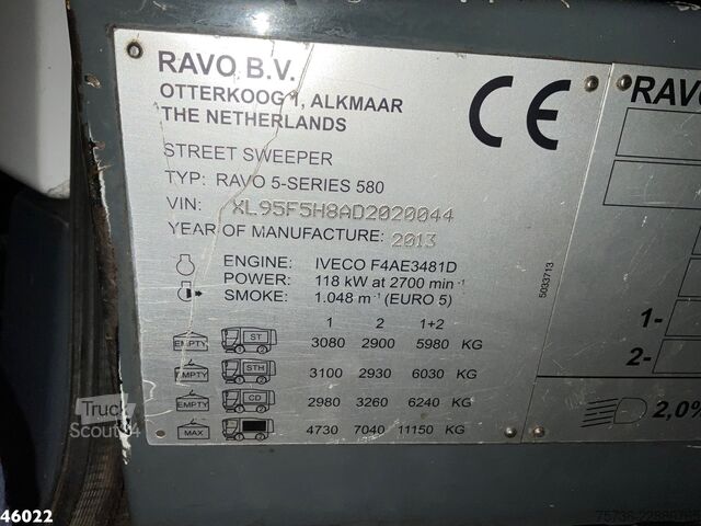 Barredora de calzadas Ravo 580 with 3-rd brush