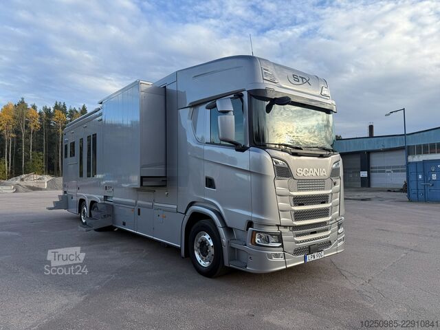 Ylellinen kuorma-autoasuntoauto Scania S500 STX