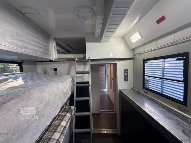 Ylellinen kuorma-autoasuntoauto Scania S500 STX