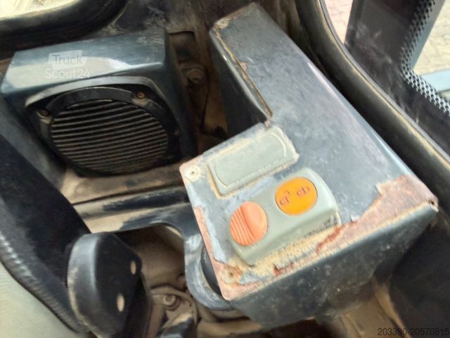 Minikoparka KOMATSU PC26MR-3 / 2020 BJ / 2.408 H / 2 x Löffel