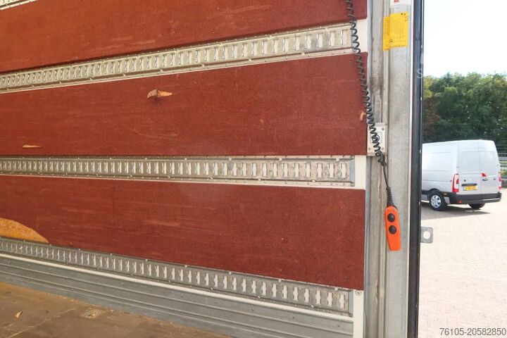 Resväska MAN TGL 12.250 Bakwagen + Laadklep DHollandia 2000 kg