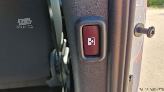 Minibús MERCEDES-BENZ Sprinter Lord Light 22 Sitzer 3 x Lagerfahrzeug