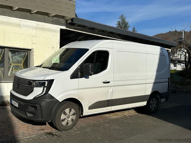 Furgoneta con caja Renault Master L2H2 FWD Kasten Blue DCI150