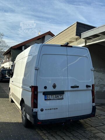 Furgoneta con caja Renault Master L2H2 FWD Kasten Blue DCI150