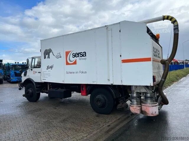 Wegenbouwmachine Unimog U 1650 L (Railroad cleaning)