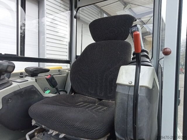 حفار صغير <7 طن Wacker Neuson EZ38