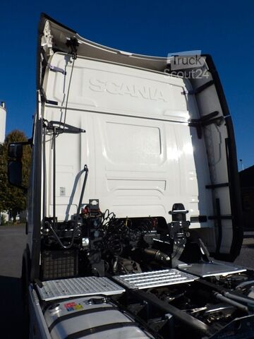 Vakio vetoauto SCANIA R 560 A Super/Highline/Ret/Hydr./2xTank/Standkli